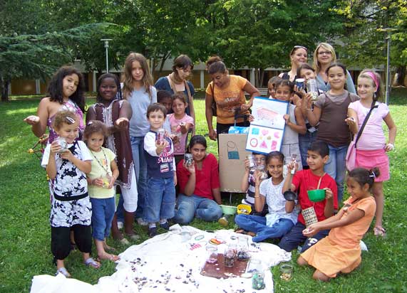 la Centrale de tri -  de La Mercerie- Maison de l'Enfance de la Duchre- Juillet-aot 2008-article du Progrs-Aurlie Mourier-le sourire de la mercire