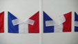 photo, une vue de l' exposition le drapeau tricolore coupé-boutonné