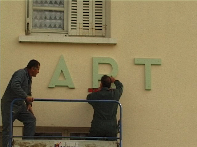 photo des services techniques de la Ville de Melle mettant le mot ART à niveau