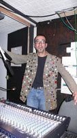  picto confrence de Michel Jeanns  l'artothque de Lyon - de l'art in situ  l'art in tissu- une veste couverte de boutons en hommage  Monsieur Bouton